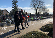 Zarząd Powiatu Jarocińskiego  podczas składania kwiatów.
